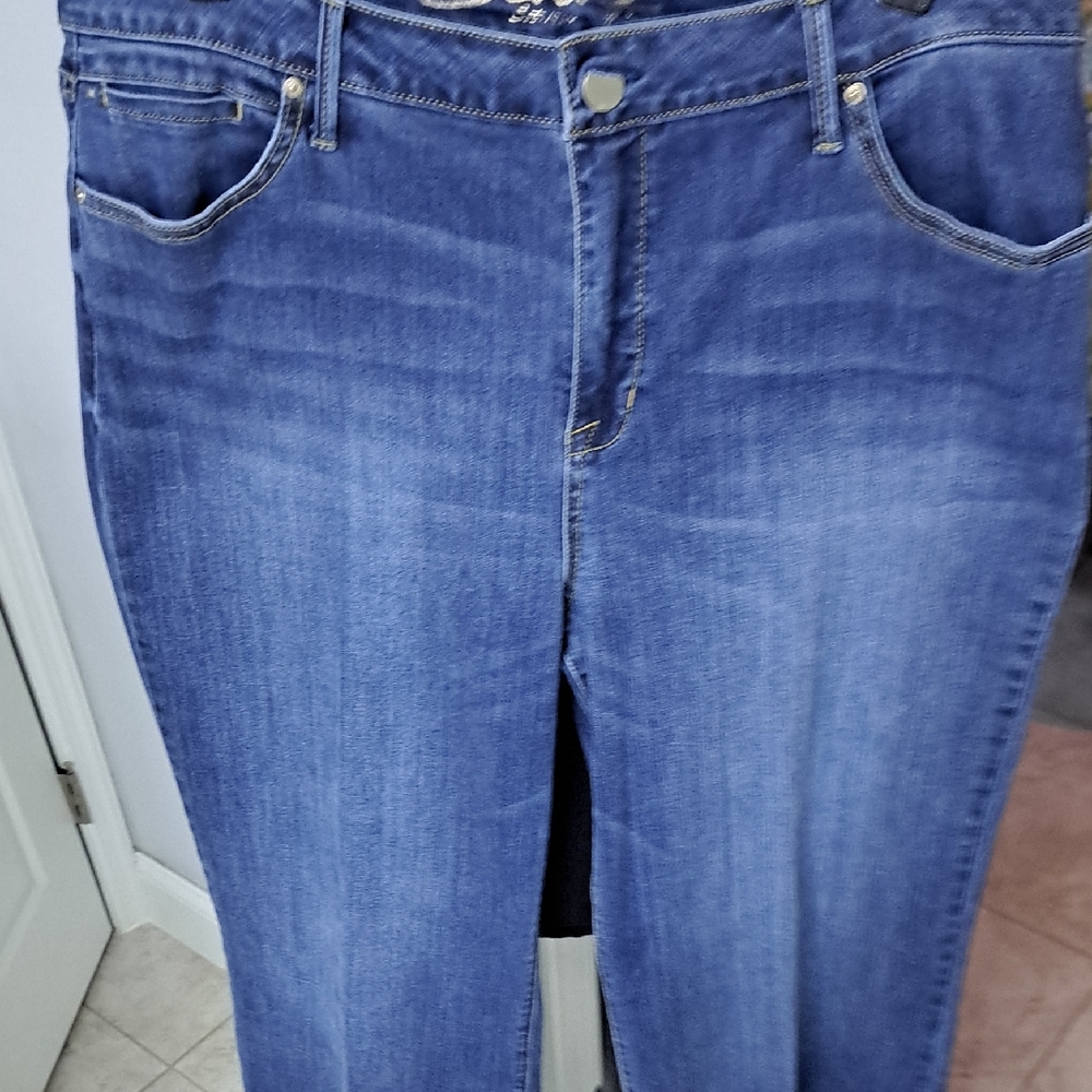 Seven7 High Rise Blue Jeans